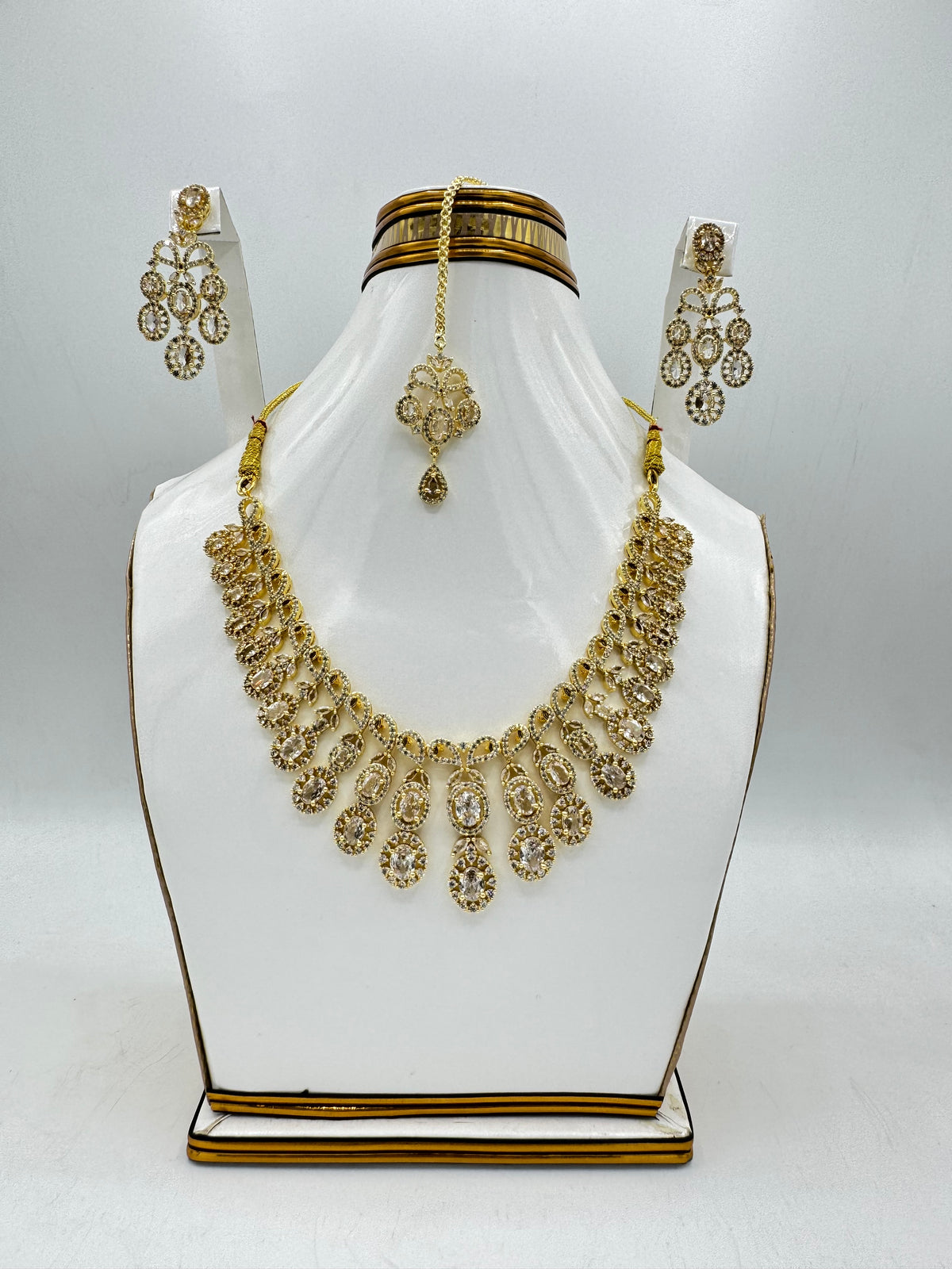 Chandelier Cluster