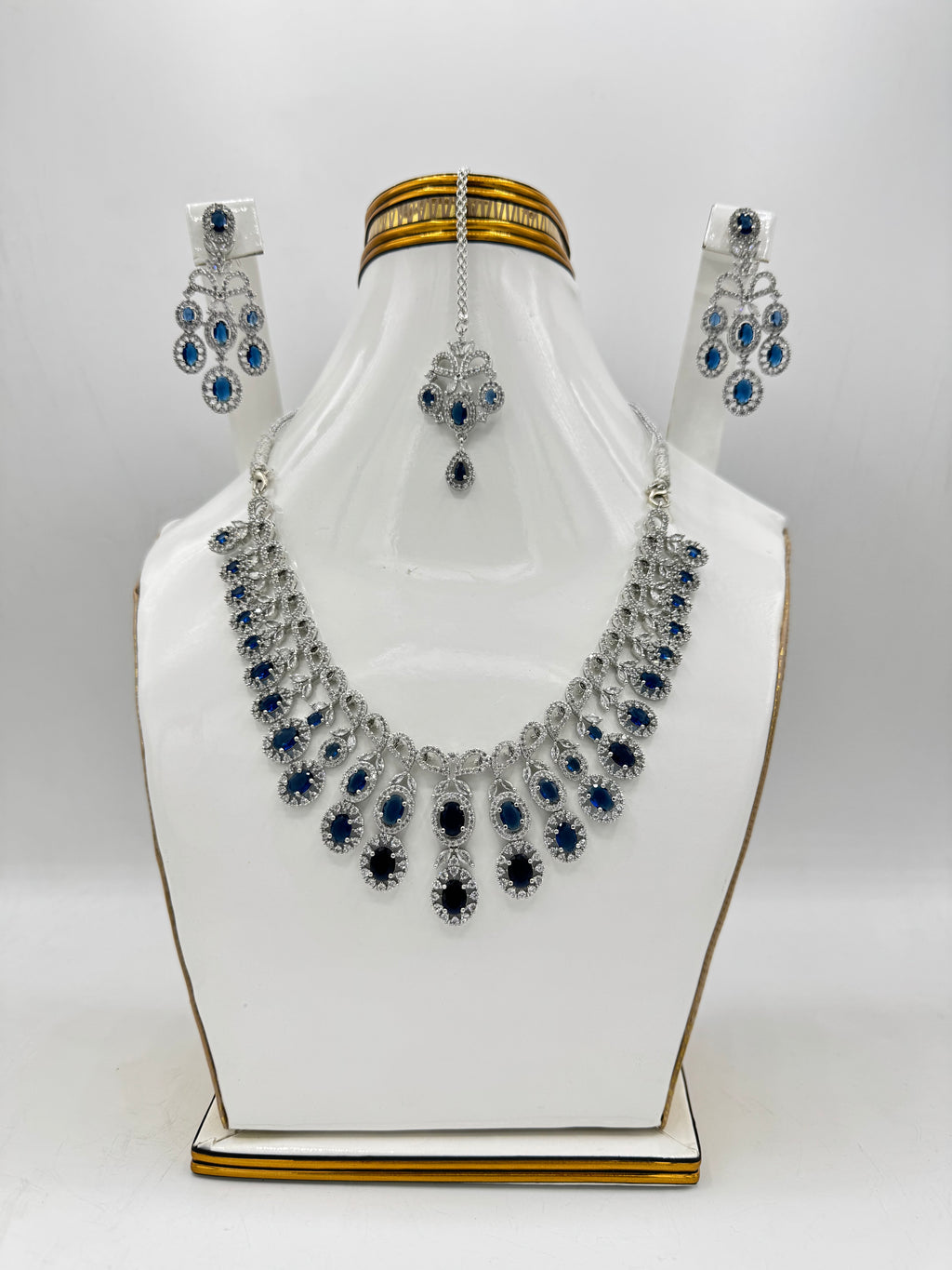 Chandelier Cluster