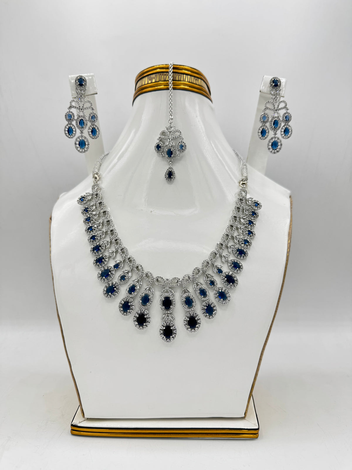 Chandelier Cluster