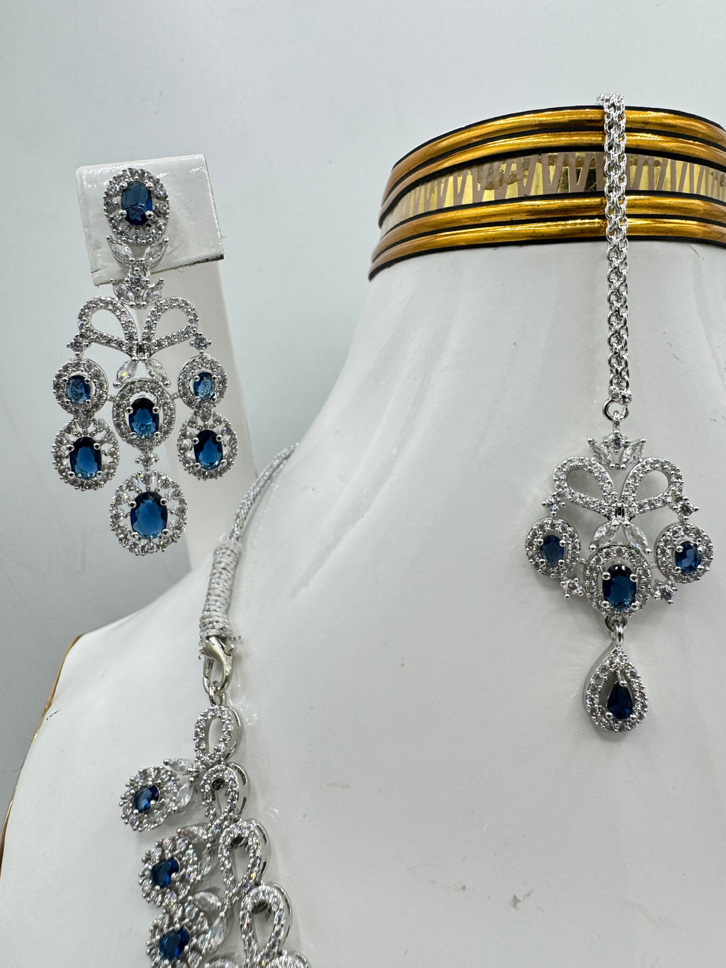 Chandelier Cluster